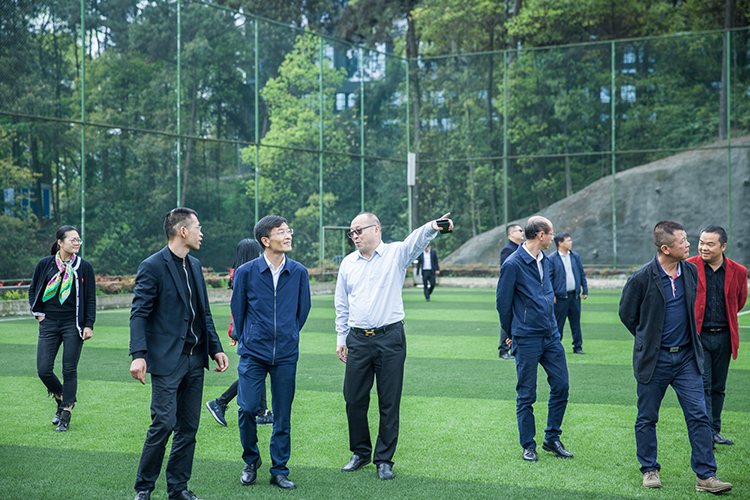 云南江川区区长王志华一行莅临杏彩平台官网，杏彩体育官网考察交流(图5)