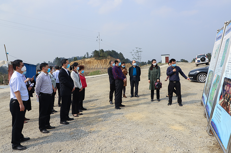 内江市人大常委会副主任秦金保一行调研连界足球竞训基地(图1)